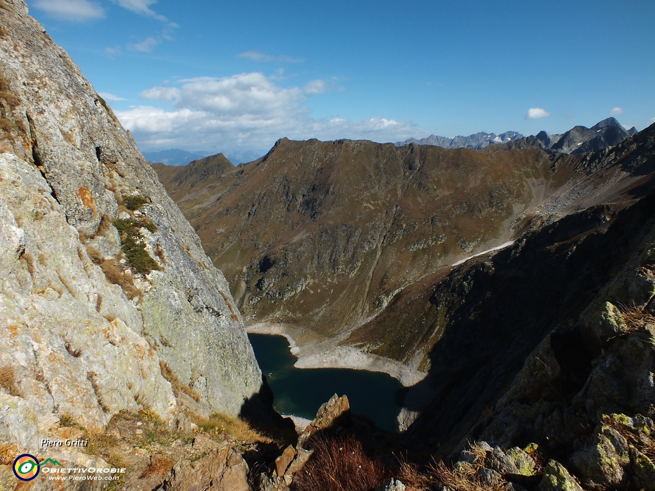 49 A strapiombo sul Lago di Publino.JPG